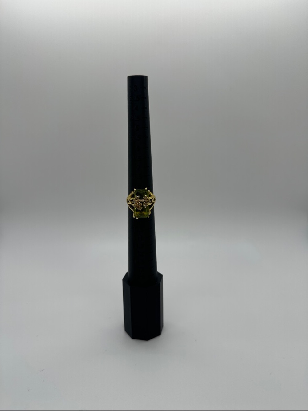 Green Stone Ring - Picture 4 of 4